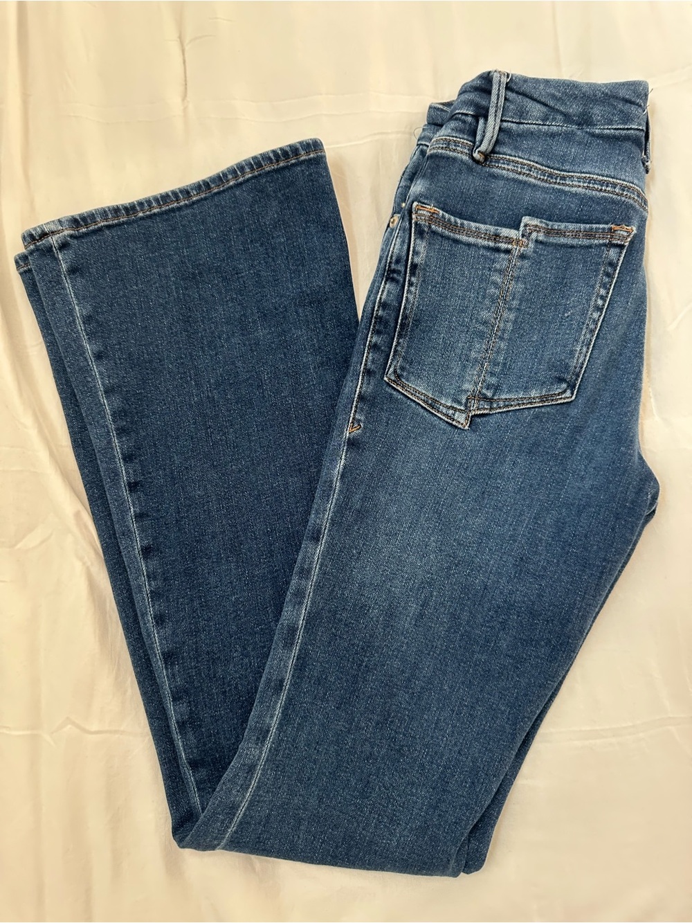 Good American Flare Jeans in Medium Blue Wash - Picture 3 of 3